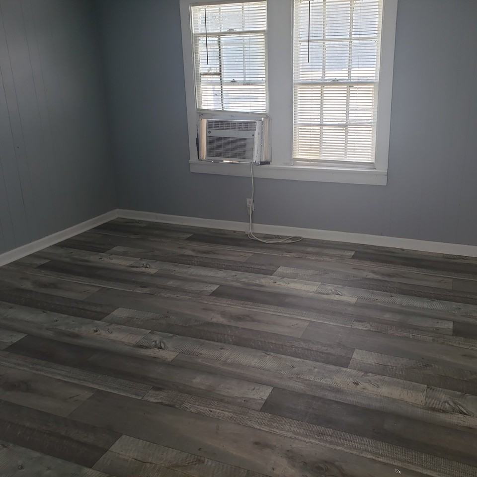 914 Landry St - Photo 5 of 9