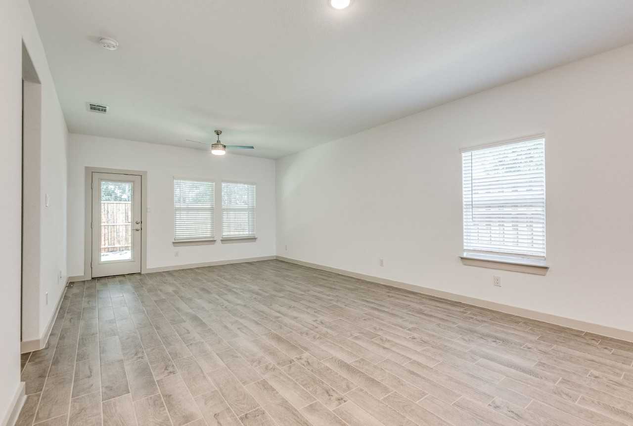 3331 Conroe St - Photo 2 of 12