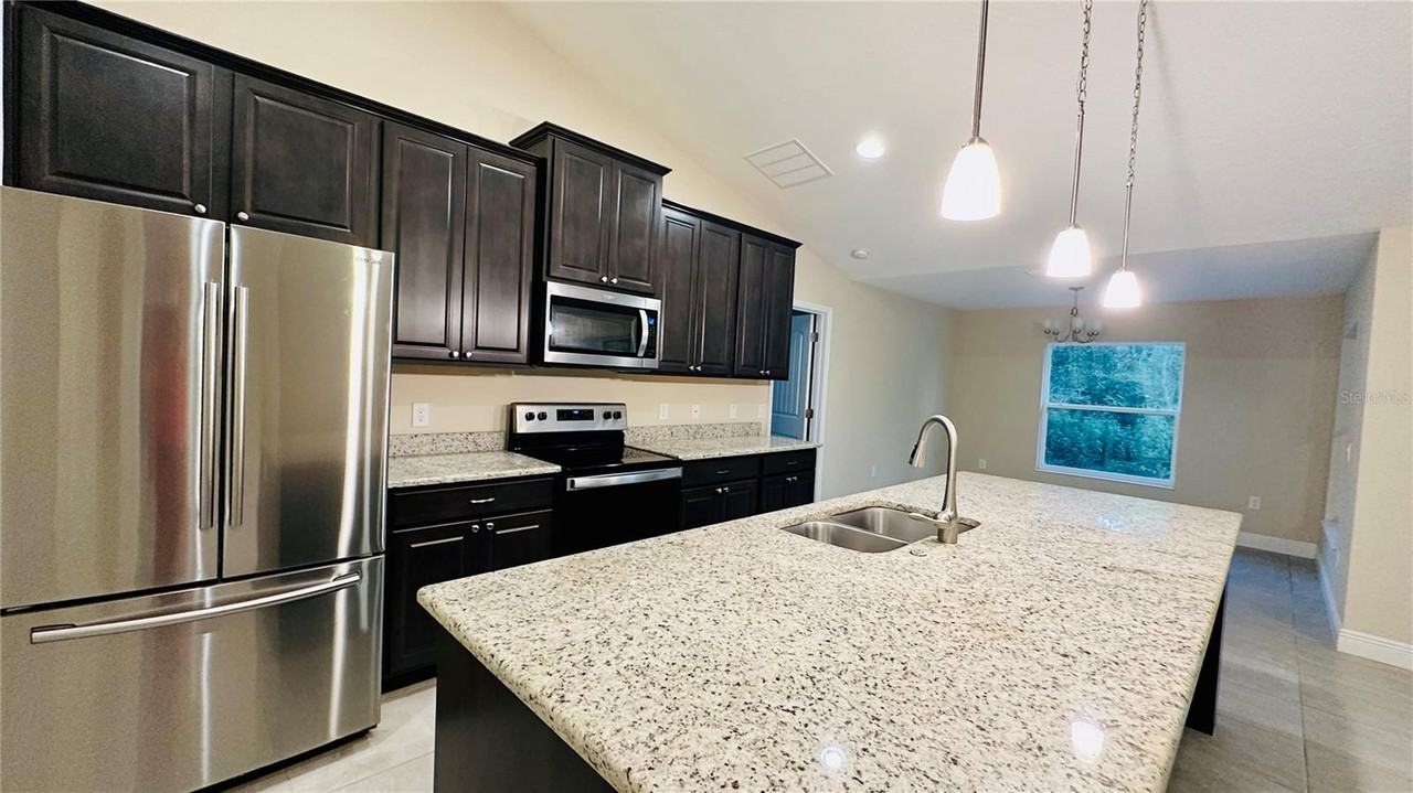 4340 Lake Shore Dr - Photo 3 of 17