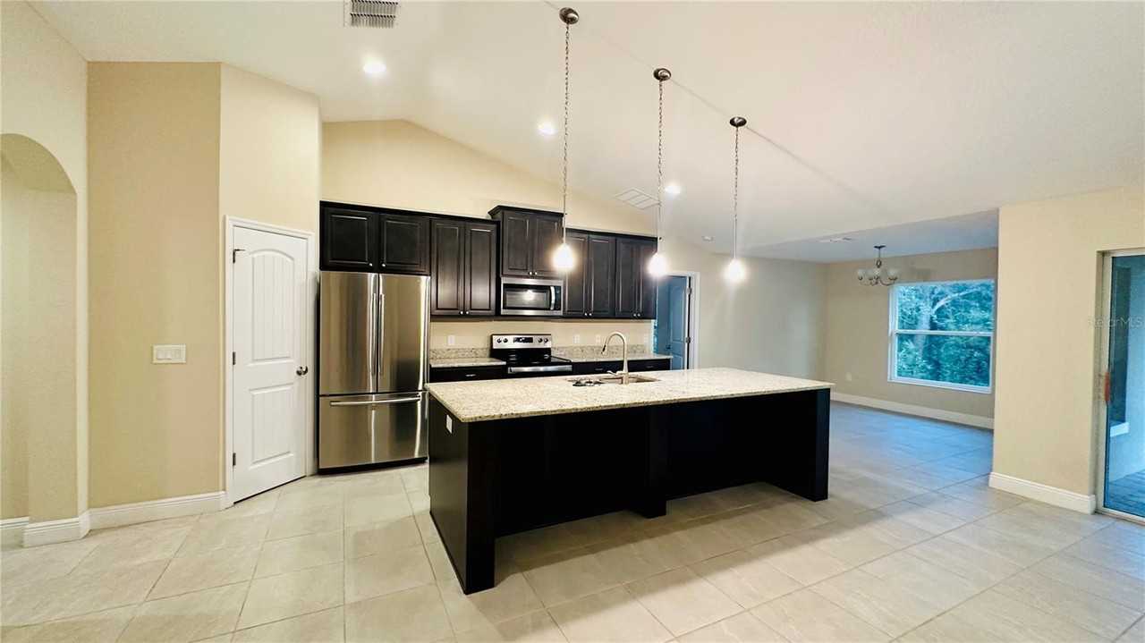 4340 Lake Shore Dr - Photo 6 of 17