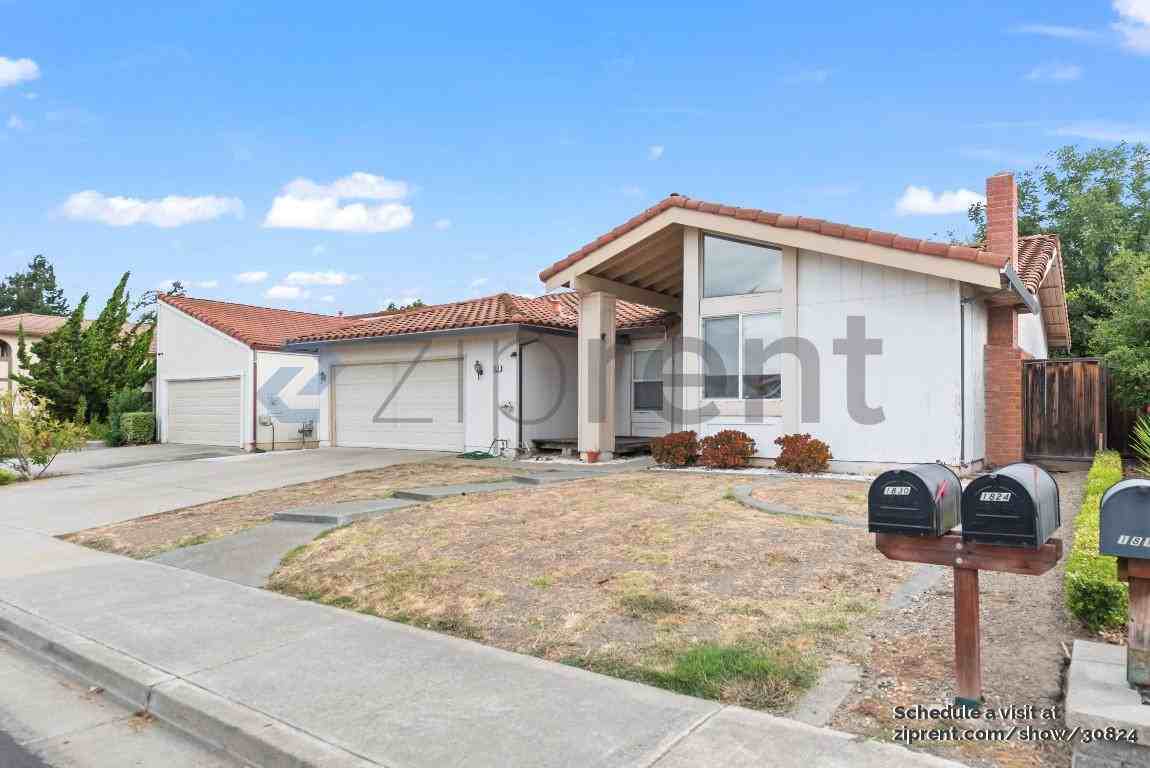 1824 Trudean Way - Photo 2 of 22