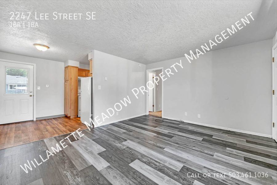 2247 Lee St Se - Photo 4 of 34