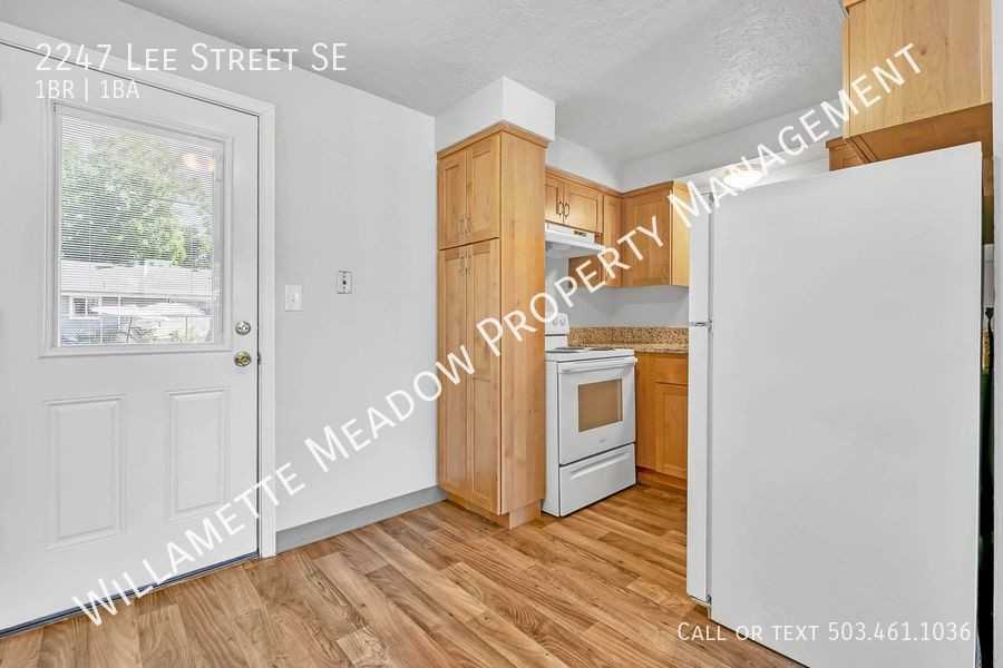 2247 Lee St Se - Photo 6 of 34