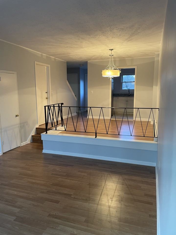 1431 Farmington Ave #B - Photo 3 of 18