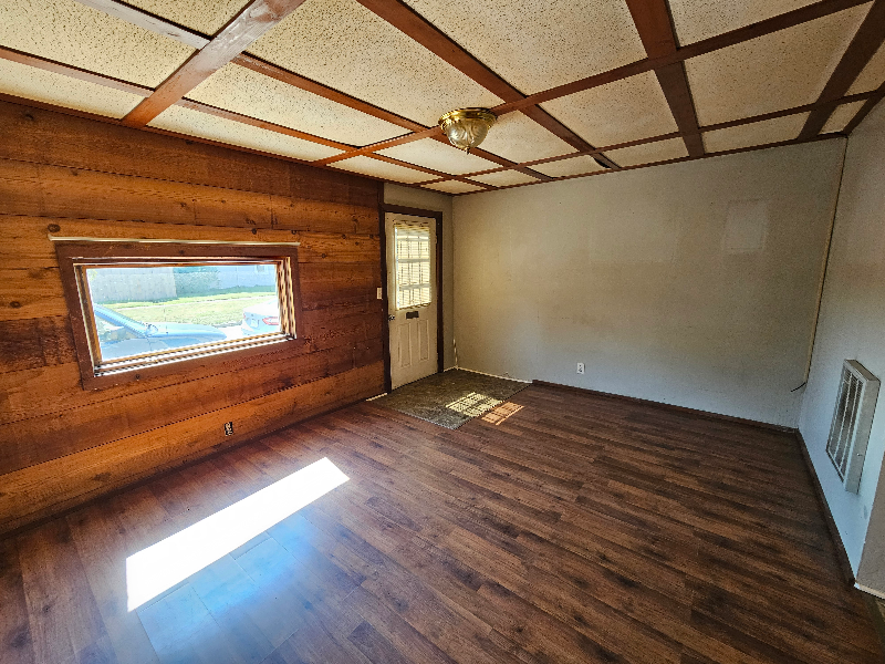 1022 High St - Photo 2 of 7