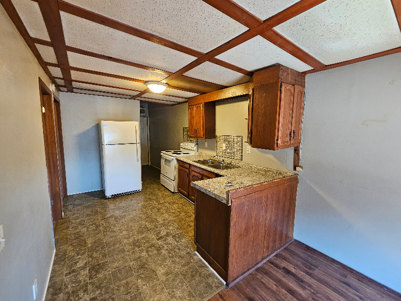 1022 High St - Photo 3 of 7