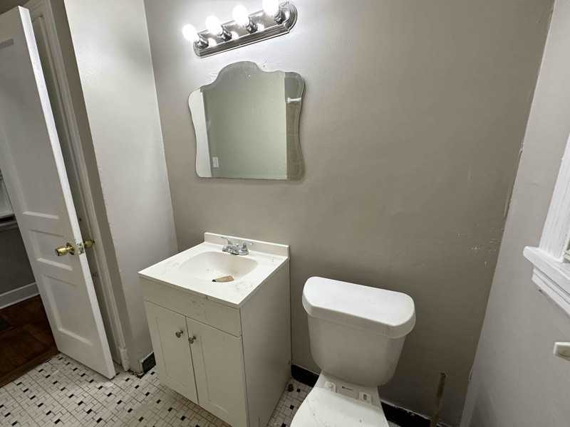 725 Kent St - Photo 5 of 10