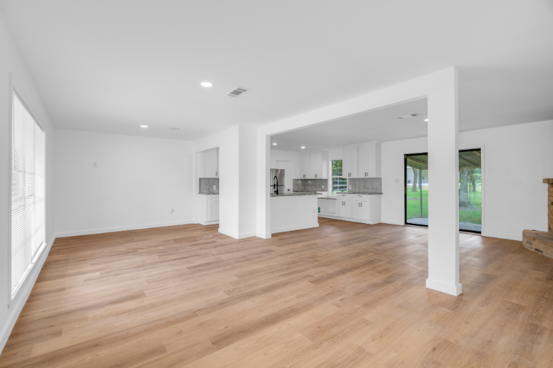 290 E Smith St - Photo 2 of 19