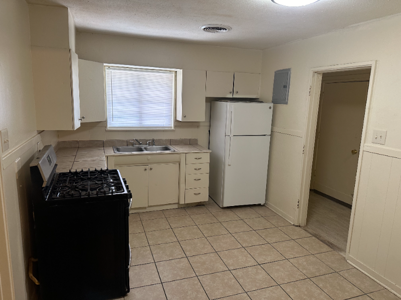 3049 Lakewood Dr - Photo 4 of 12