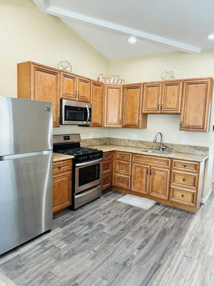 1030 Jefferson Avenue, Unit B - Photo 2 of 10