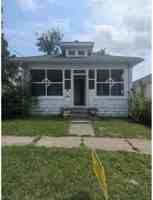 featured image of 908 West Macqueen Avenue