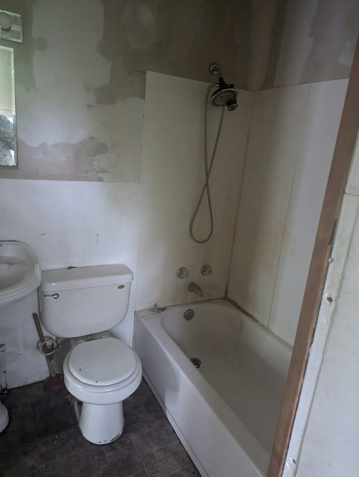 908 West Mac Queen Avenue - Photo 3 of 9