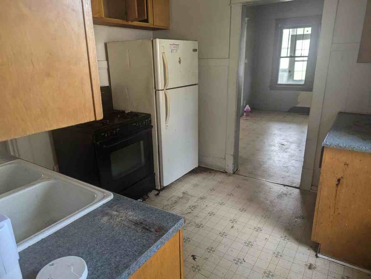 908 West Mac Queen Avenue - Photo 6 of 9