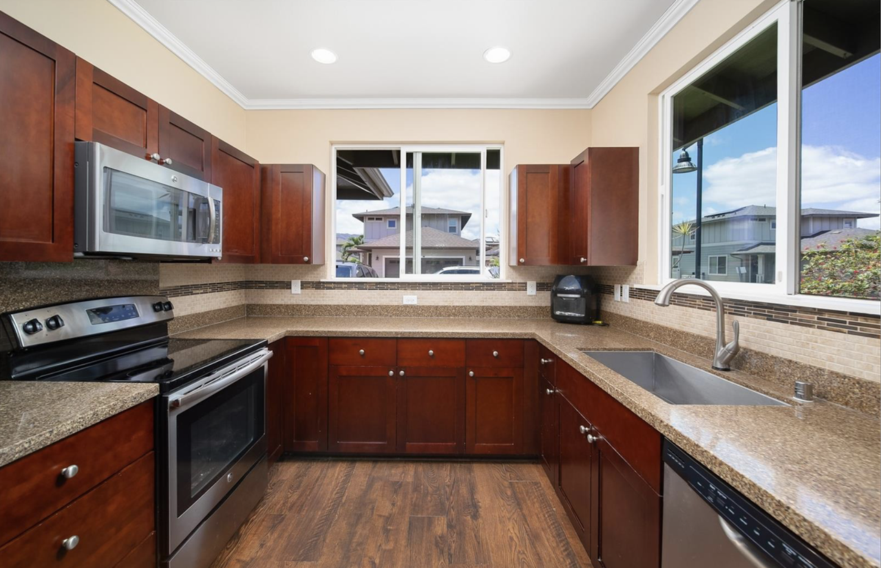 1101 Kukulu Street - Photo 2 of 12