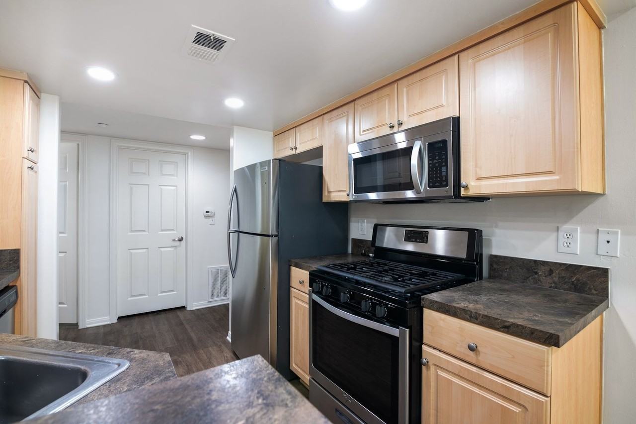 Pharus Plaza - Photo 4 of 50