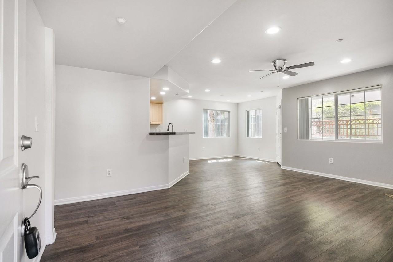 Pharus Plaza - Photo 7 of 50