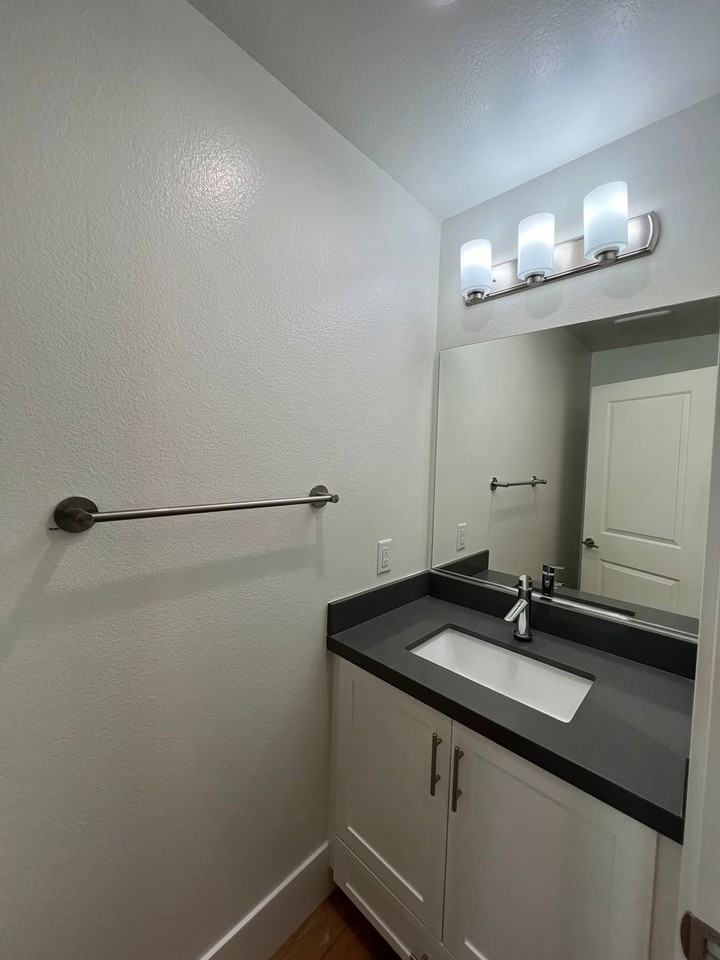 340 Rendar Ln - Photo 3 of 24