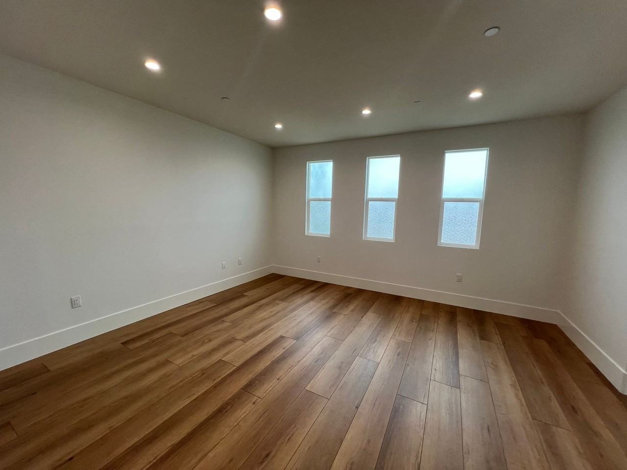 340 Rendar Ln - Photo 4 of 24