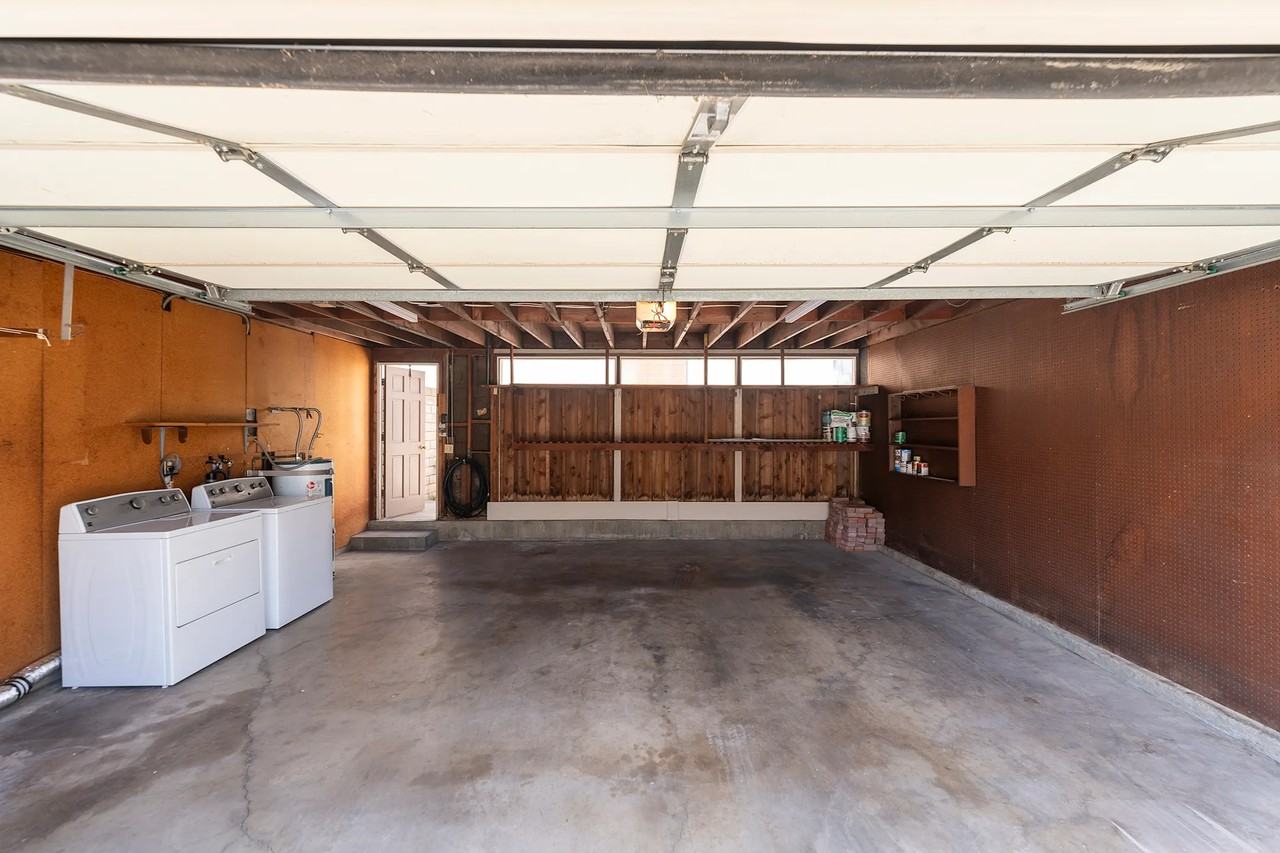 9752 Bluereef Dr - Photo 3 of 10