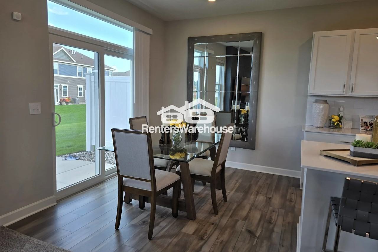 1920 Prospect Ln - Photo 3 of 37