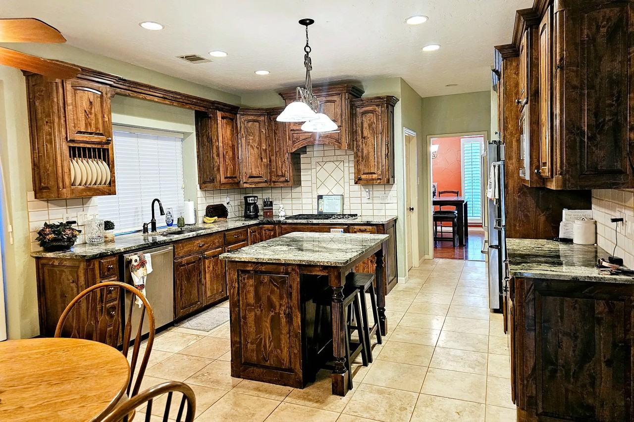 905 Silverthorne Trl - Photo 3 of 32