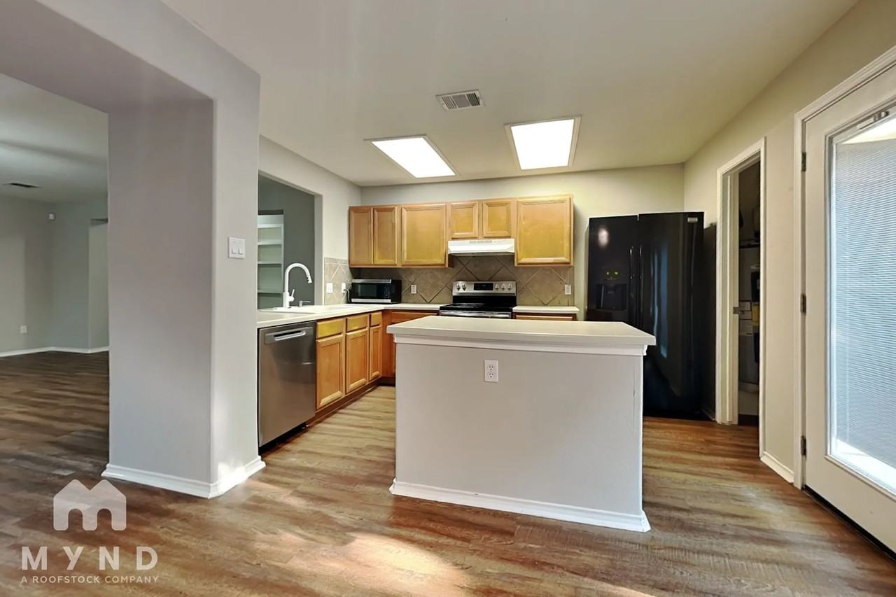 1001 Apollo Cir - Photo 3 of 25