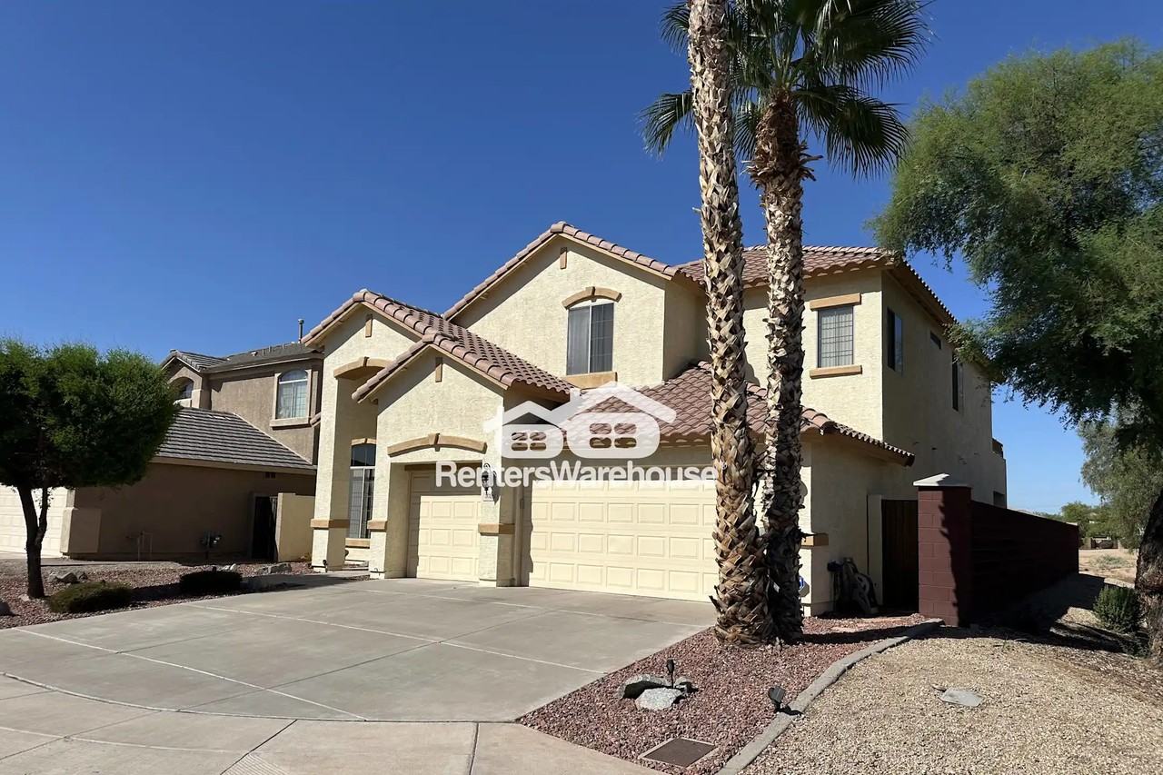 7026 S 57th Ave - Photo 2 of 49