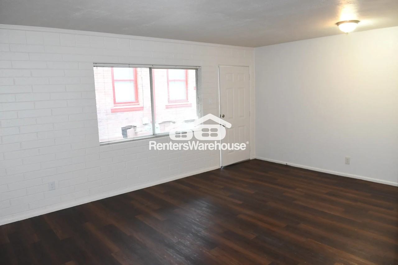 824 N 4th Ave - Photo 2 of 10