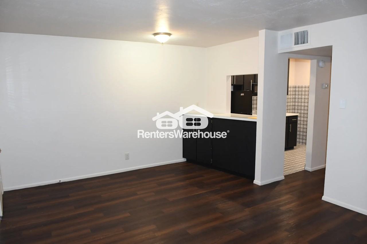 824 N 4th Ave - Photo 3 of 10