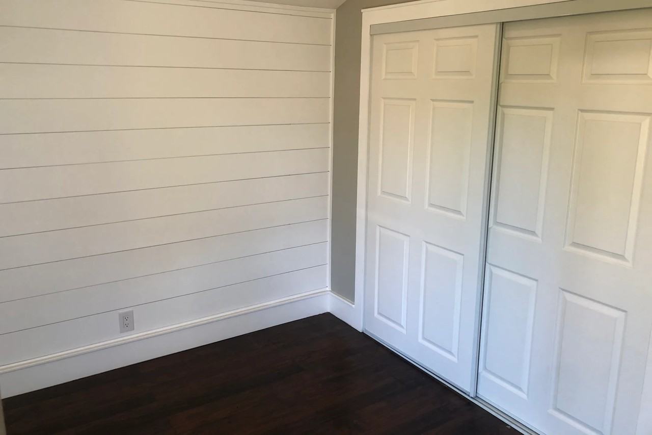 9353 Lakeview Rd - Photo 3 of 9