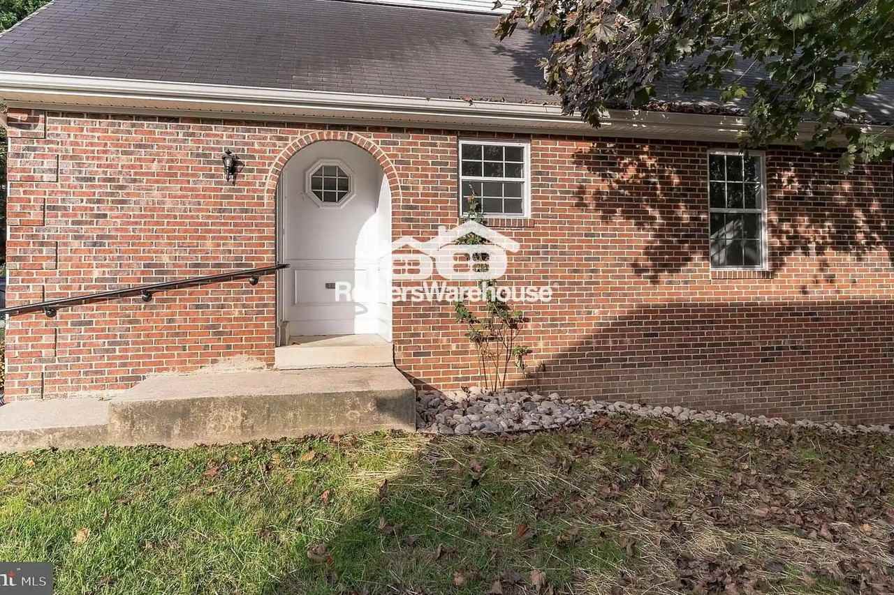 8520 F St - Photo 2 of 14