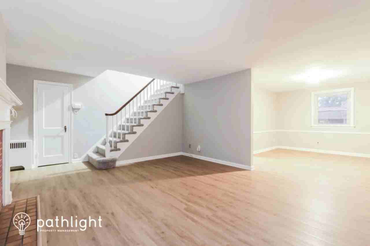 411 Old Farm Rd - Photo 3 of 37