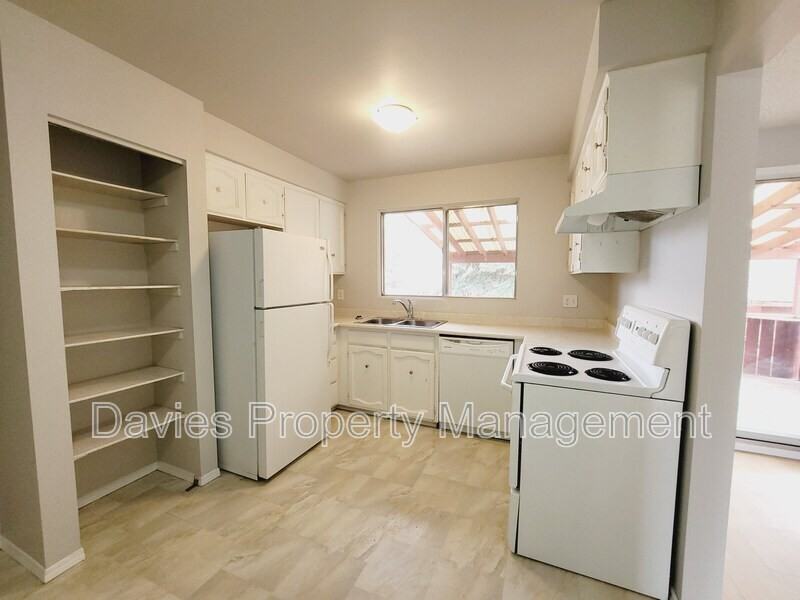 2107 86 St Nw #MAIN - Photo 6 of 13