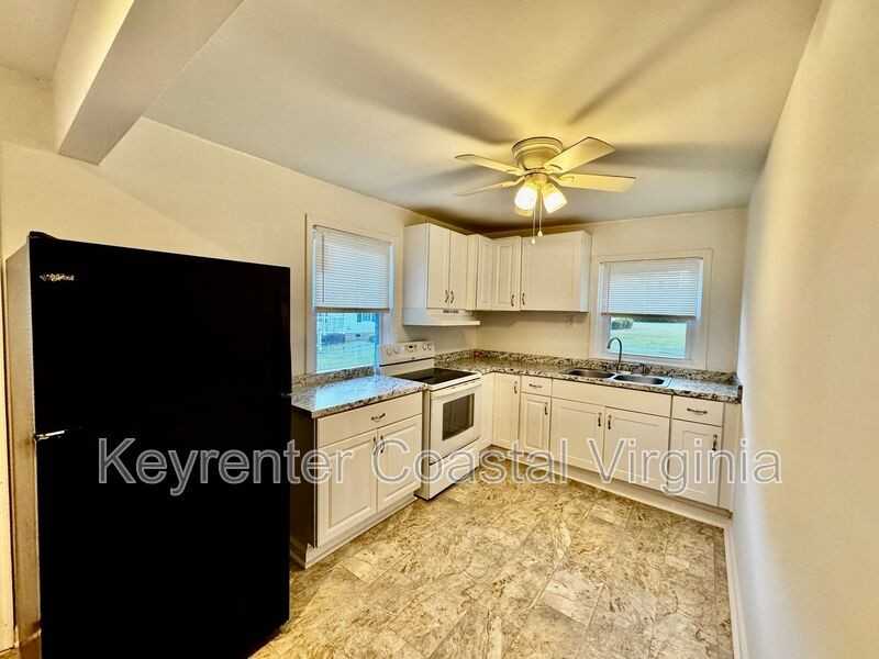 14089 Alvins Dr - Photo 3 of 11