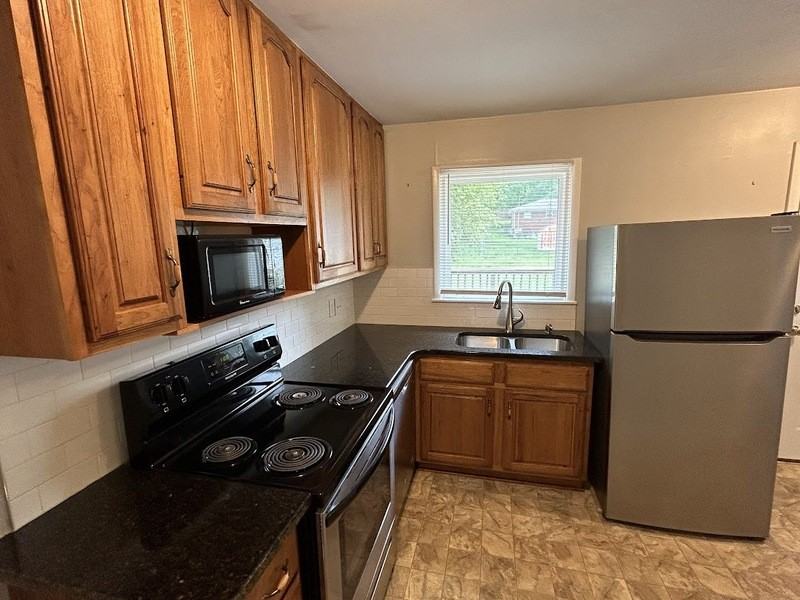 1928 Stevens Dr Ne - Photo 2 of 20