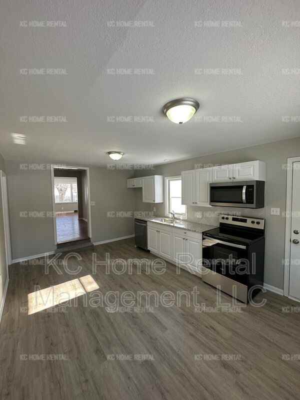 10524 Richmond Ave - Photo 3 of 20