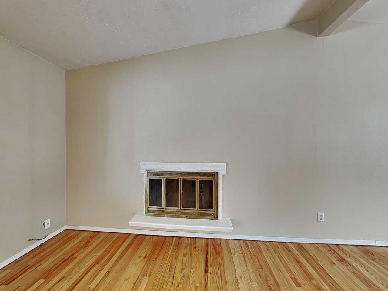 6702 N Howard St - Photo 3 of 27