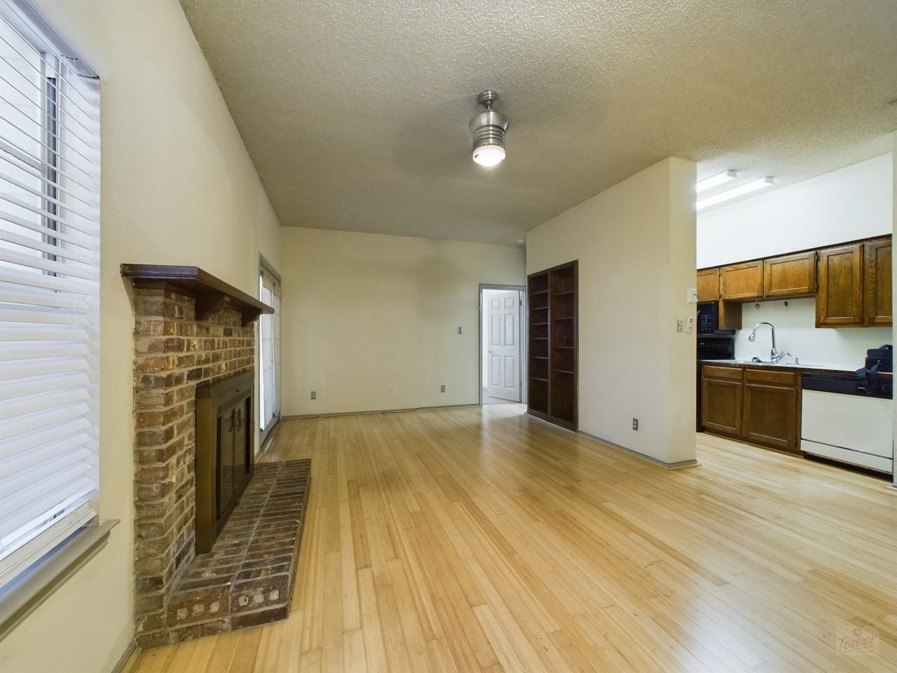 2810 Nueces St #102 - Photo 5 of 12