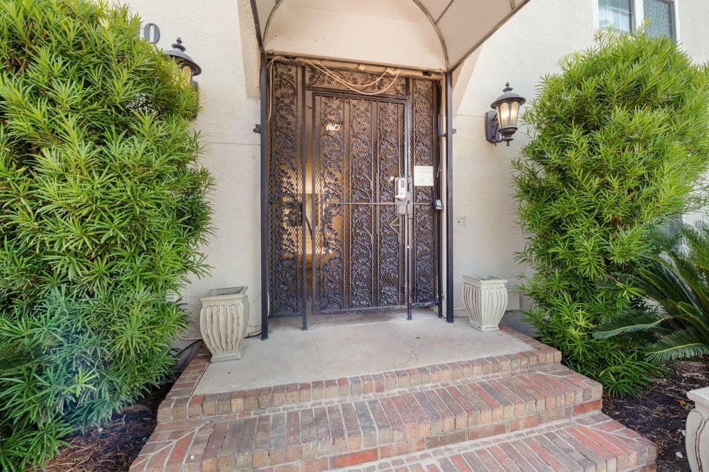 910 Duncan Ln - Photo 3 of 33