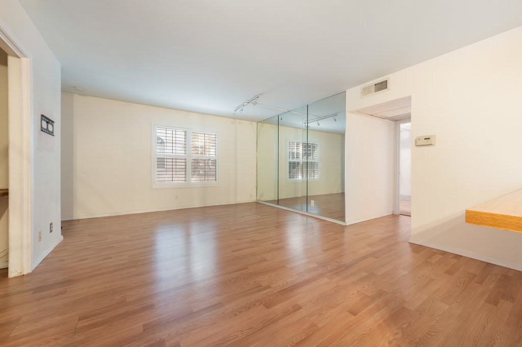 910 Duncan Ln - Photo 4 of 33