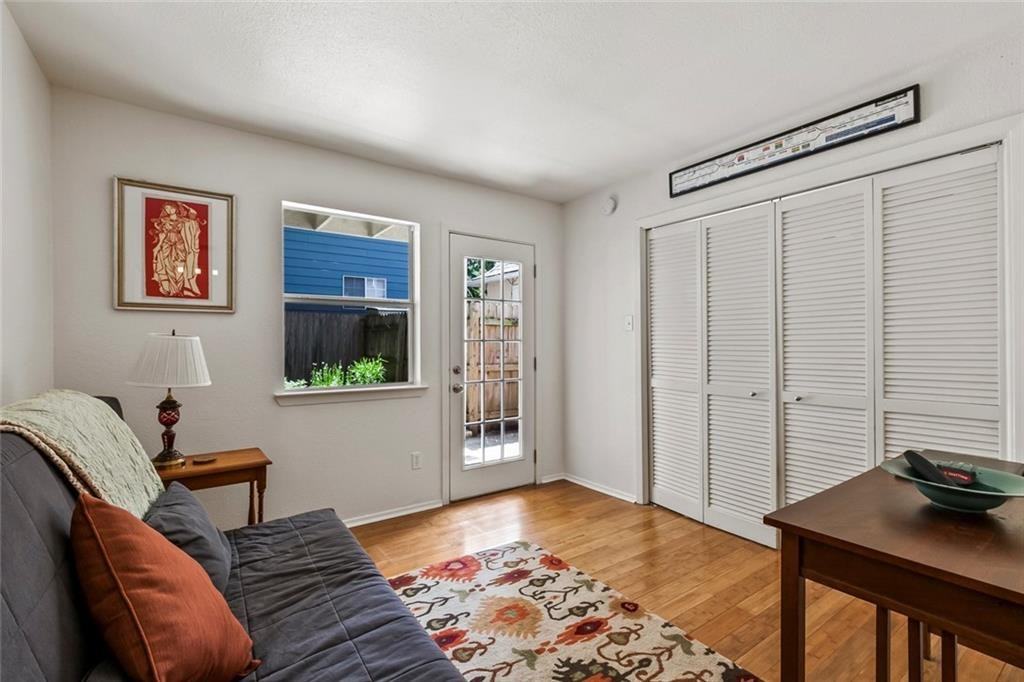 1110 W 22nd St #4 - Photo 5 of 25