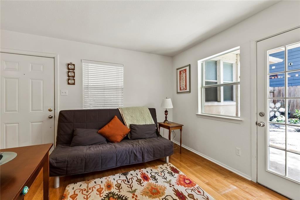 1110 W 22nd St #4 - Photo 7 of 25