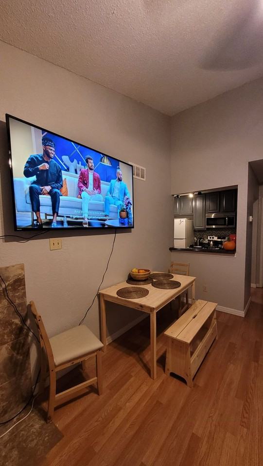 806 W 24th St - Photo 2 of 27