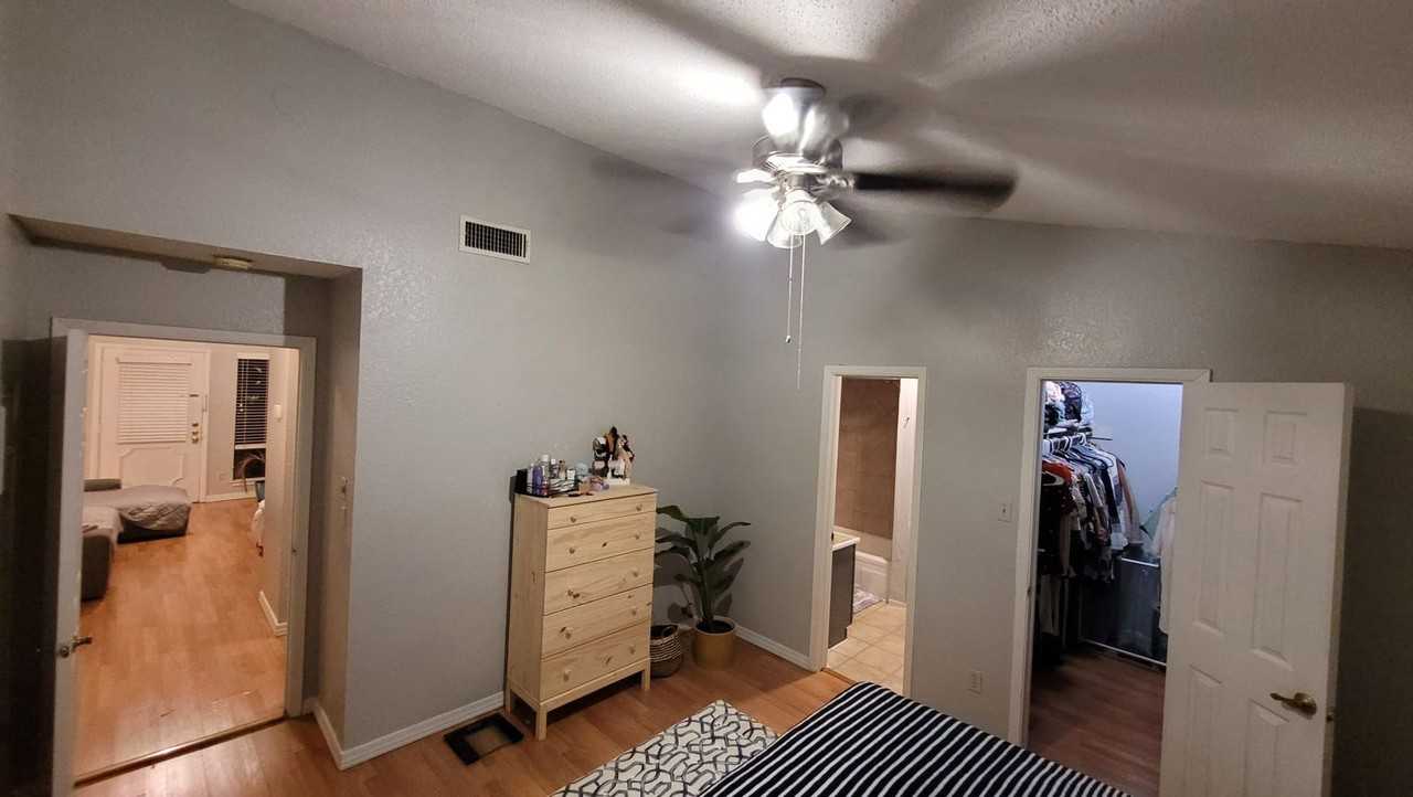 806 W 24th St - Photo 7 of 27