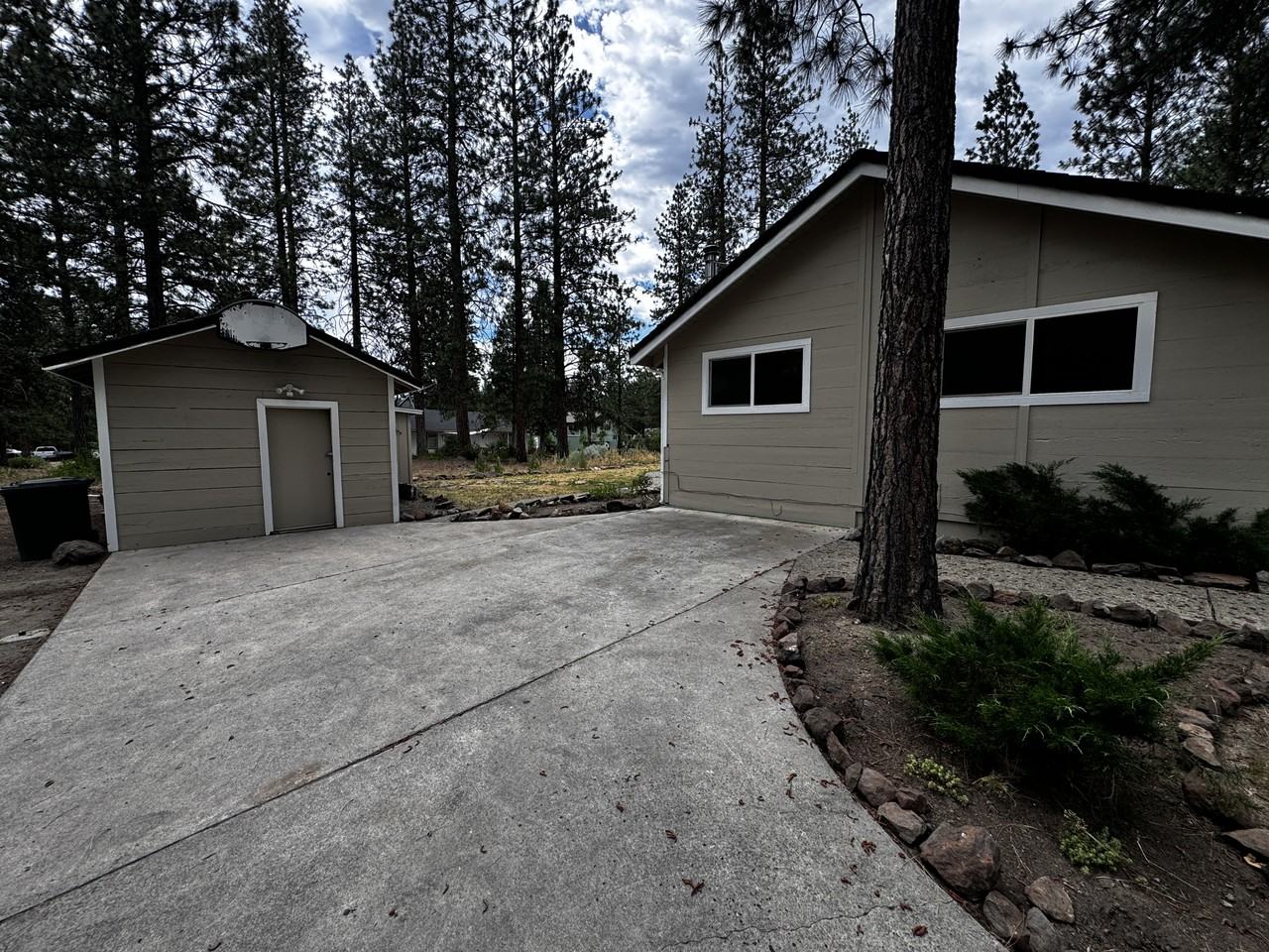 6138 Wood Ct - Photo 2 of 26