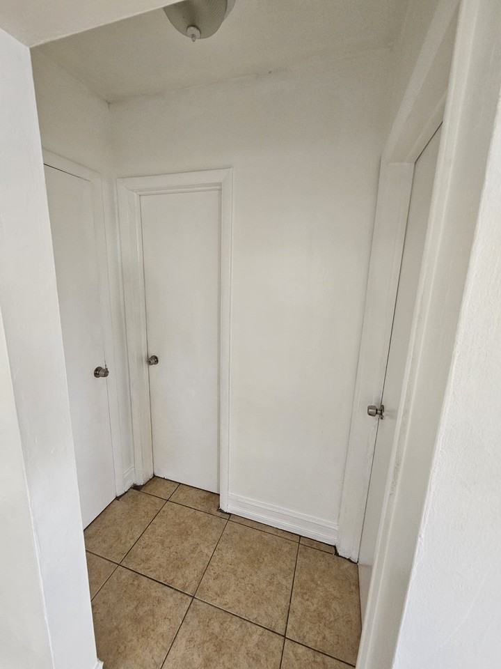 2817 Van Buren St #3 - Photo 4 of 9