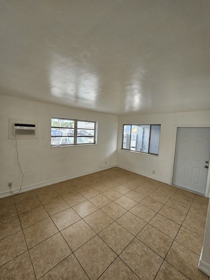 2817 Van Buren St #3 - Photo 5 of 9