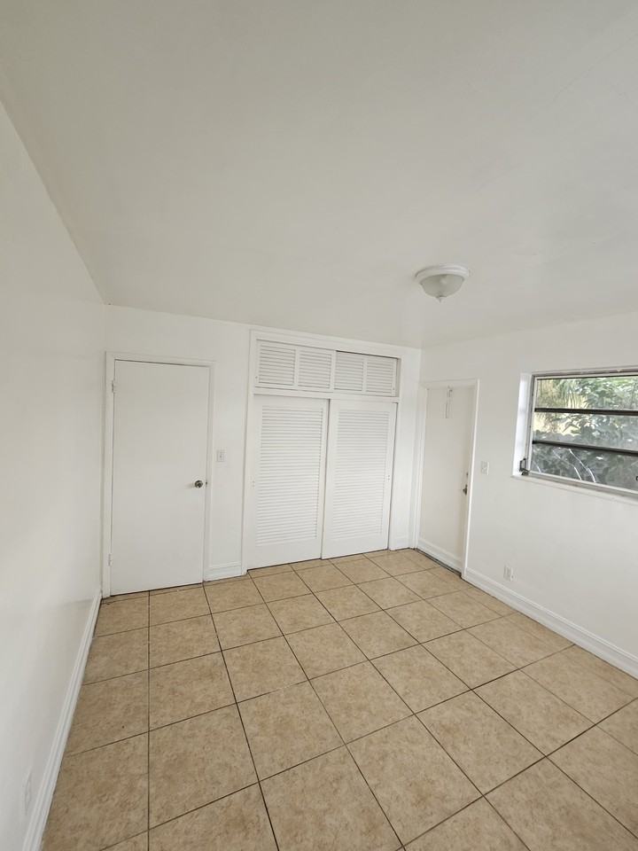 2817 Van Buren St #3 - Photo 6 of 9