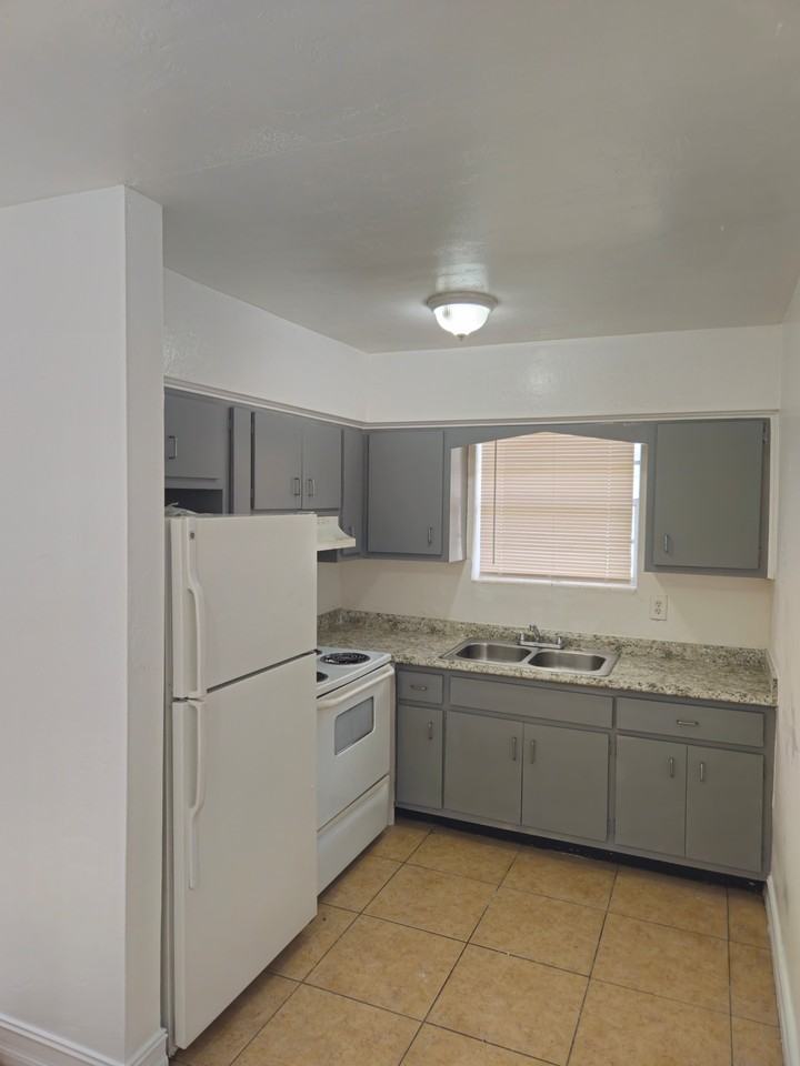 2817 Van Buren St #3 - Photo 2 of 9