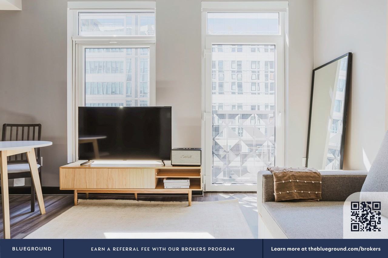 1313 L Street Northwest - Photo 4 of 29